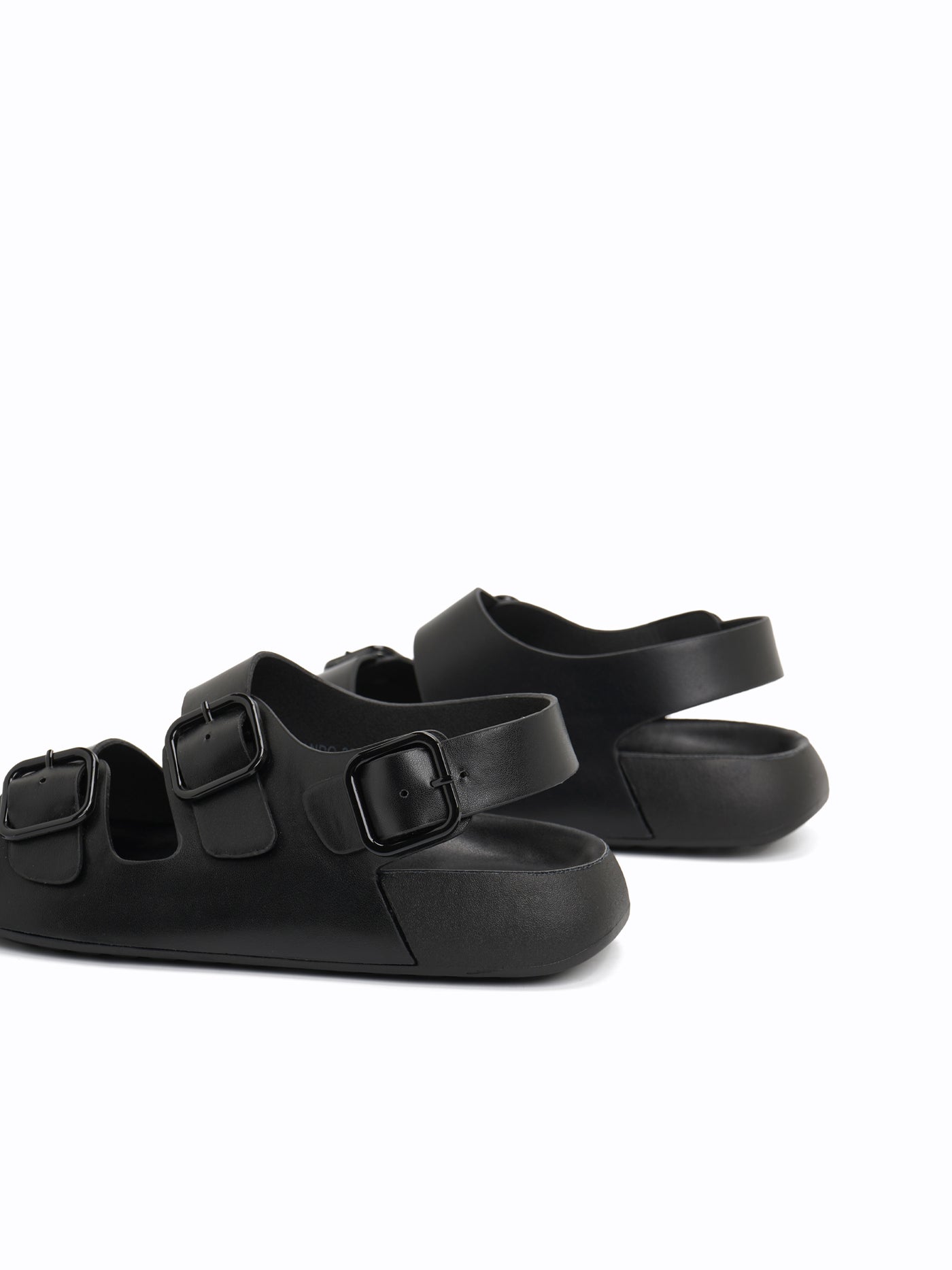 Nando Flat Sandals